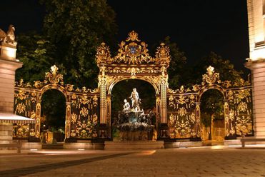 grille_place_stanislas_nancy_la_nuit